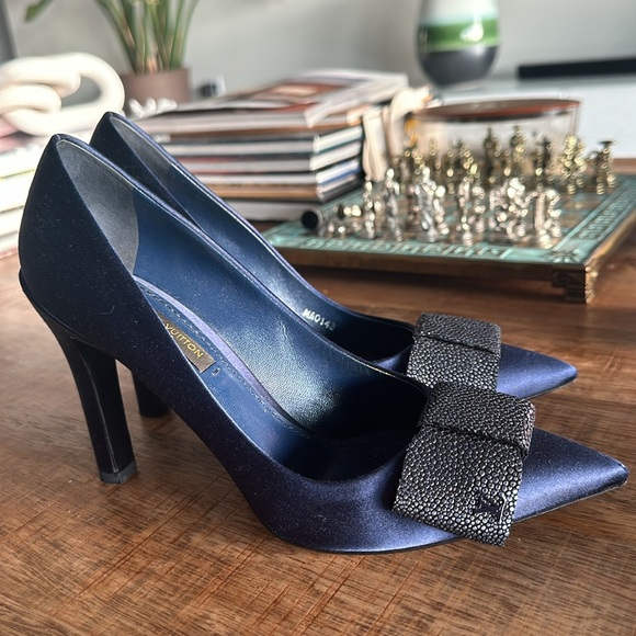 LV Lipstick pumps. Elevate any oufit with these glamorous heels 👠 ✨💓💓💄 - Picture 1 of 5